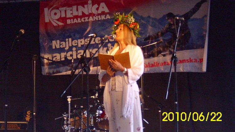 "Wieczr Kupay". Koncert w Radiu Krakw prowadzia Anna Szaapak (bya "Sowianka").