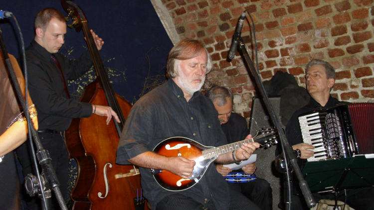 Orkiestra podczas występu Prasłowianek w Loch Camelot - 8 maja, 2011 roku. Orkiestra podczas występu Prasłowianek w Loch Camelot - 8 maja, 2011 roku.