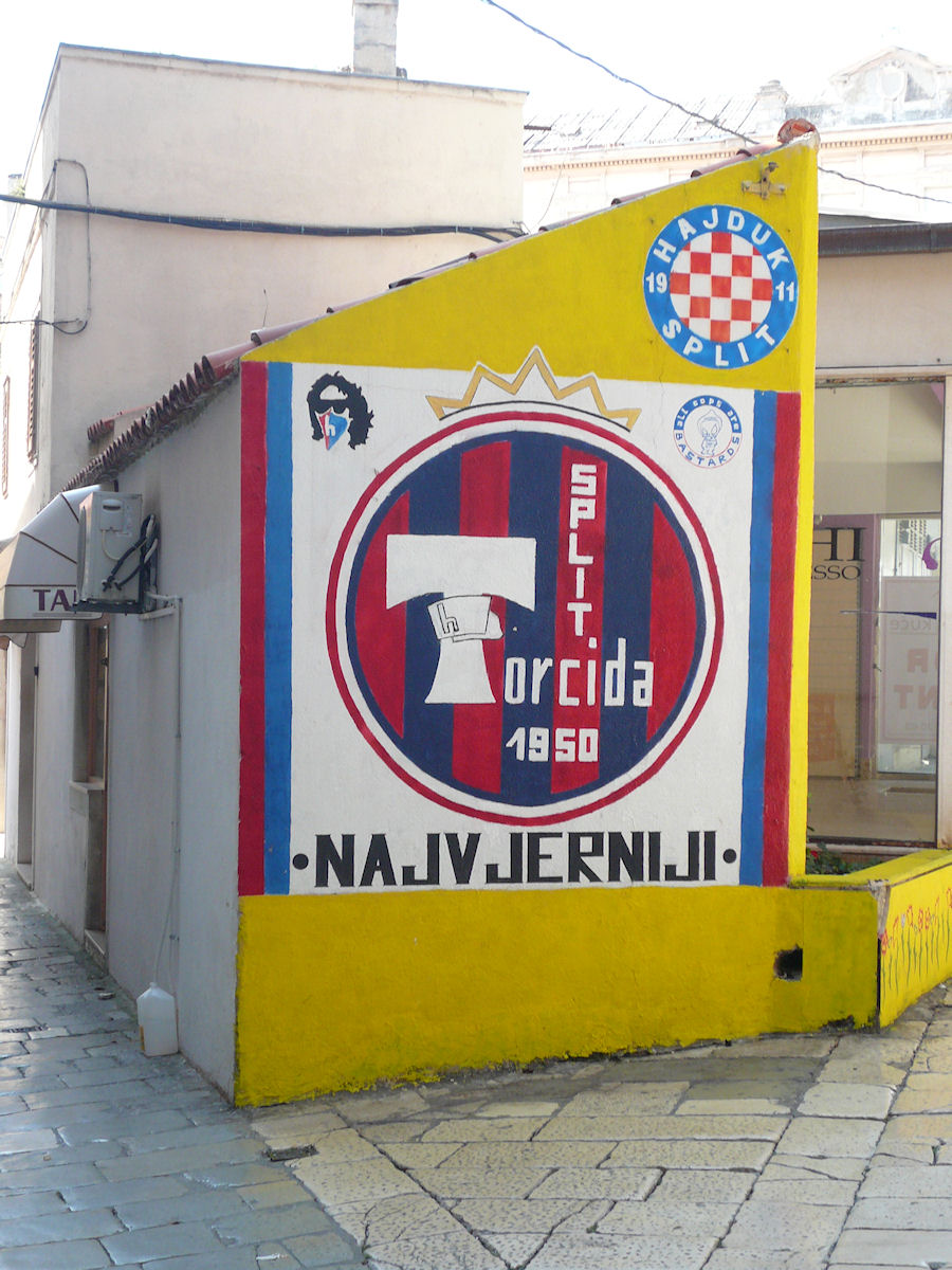Chorwaccy kibice nie mają powodów do zadowolenie po Euro 2012. Podobnie jak nasi. Chorwaccy kibice nie mają powodów do zadowolenie po Euro 2012. Podobnie jak nasi.