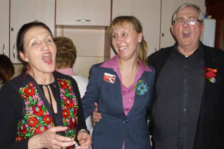 100 lat! Dla Szefowej Ko�a Gospody� Wiejskich w G�ogoczowie - wsp�organizatorce wyst�pu "Pras�owianek".