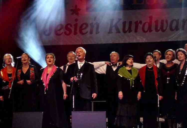 Jesień Kurdwanów 2013 - Festyn. Występ Prasłowianek. Jesień Kurdwanów 2013 - Festyn. Występ Prasłowianek.