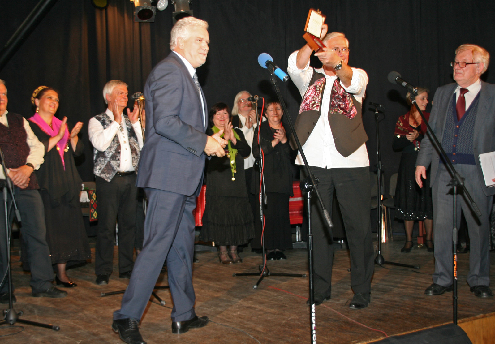 Koncert jubileuszowy "Prasłowianek" w Arce: Wyróżnienie dla Krzysia Koncert jubileuszowy "Prasłowianek" w Arce: Wyróżnienie dla Krzysia