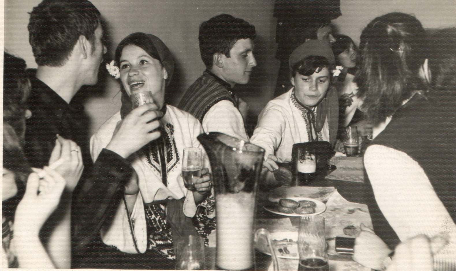 o�ywiona dyskusja w Paderewianum '67 (ze zb. Maryjki)