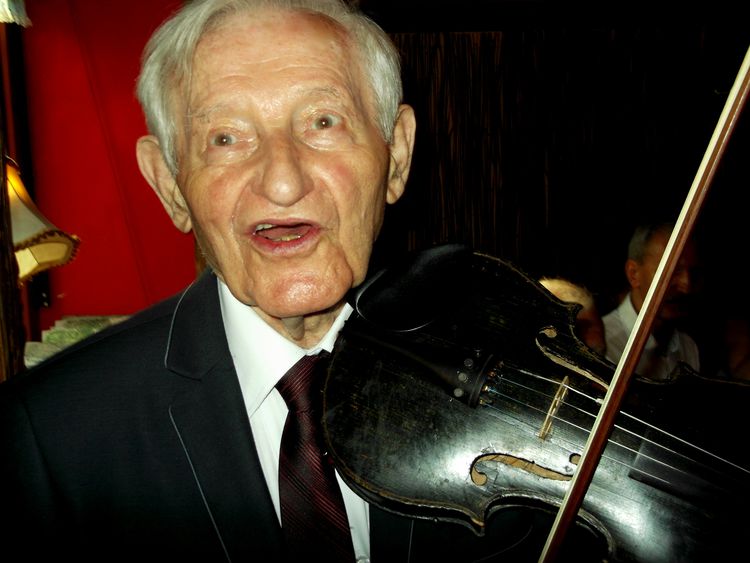 Jubilat Mieczys�aw Dunin - najstarszy cz�onek SWiPS (90 lat) obchodzi� swoje urodziny w "Podkowie' w gronie przyjaci� - 26.06.2016.