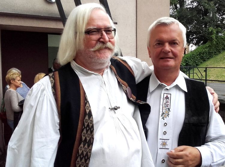 Z WIKTOREM W MIECHOWIE NA FESTIWALU.