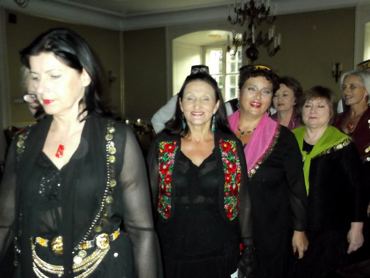 Dworek Bia�opr�dnicki - wyst�p "Pras�owianek" Dla Witkowic - 09-09;16.